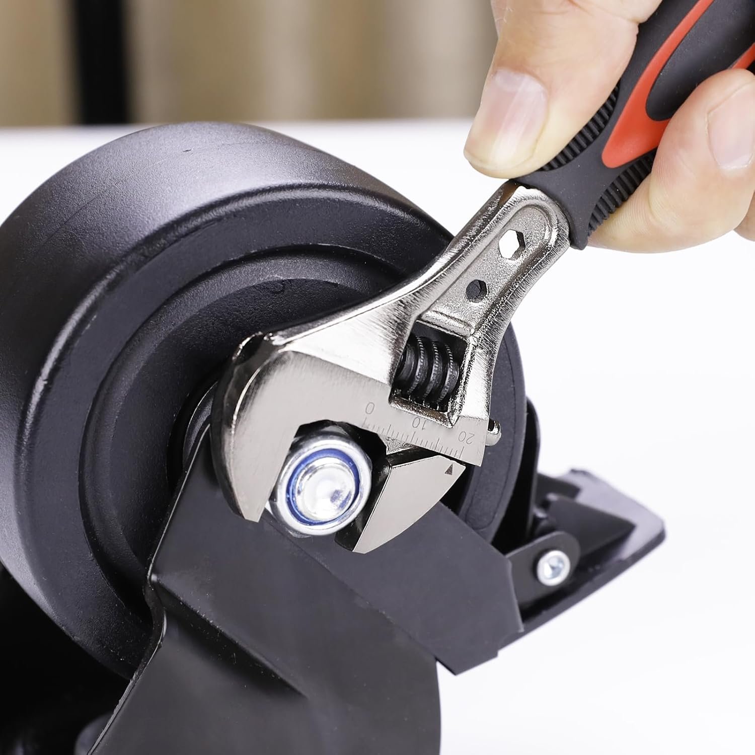 Navegando 6-Inch Adjustable Wrench, Compact Spanner for Tight Spaces, High Carbon Steel with Non-Slip Grip, Fits 6-22mm Nuts/Bolts, Perfect for Plumbing & Automotive Repair