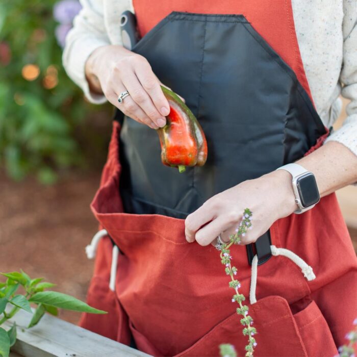 Roo Gardening Apron with Pockets & Harvesting, Picking Pouch - Adjustable, Water-resistant, Washable Canvas Cotton - Image 4