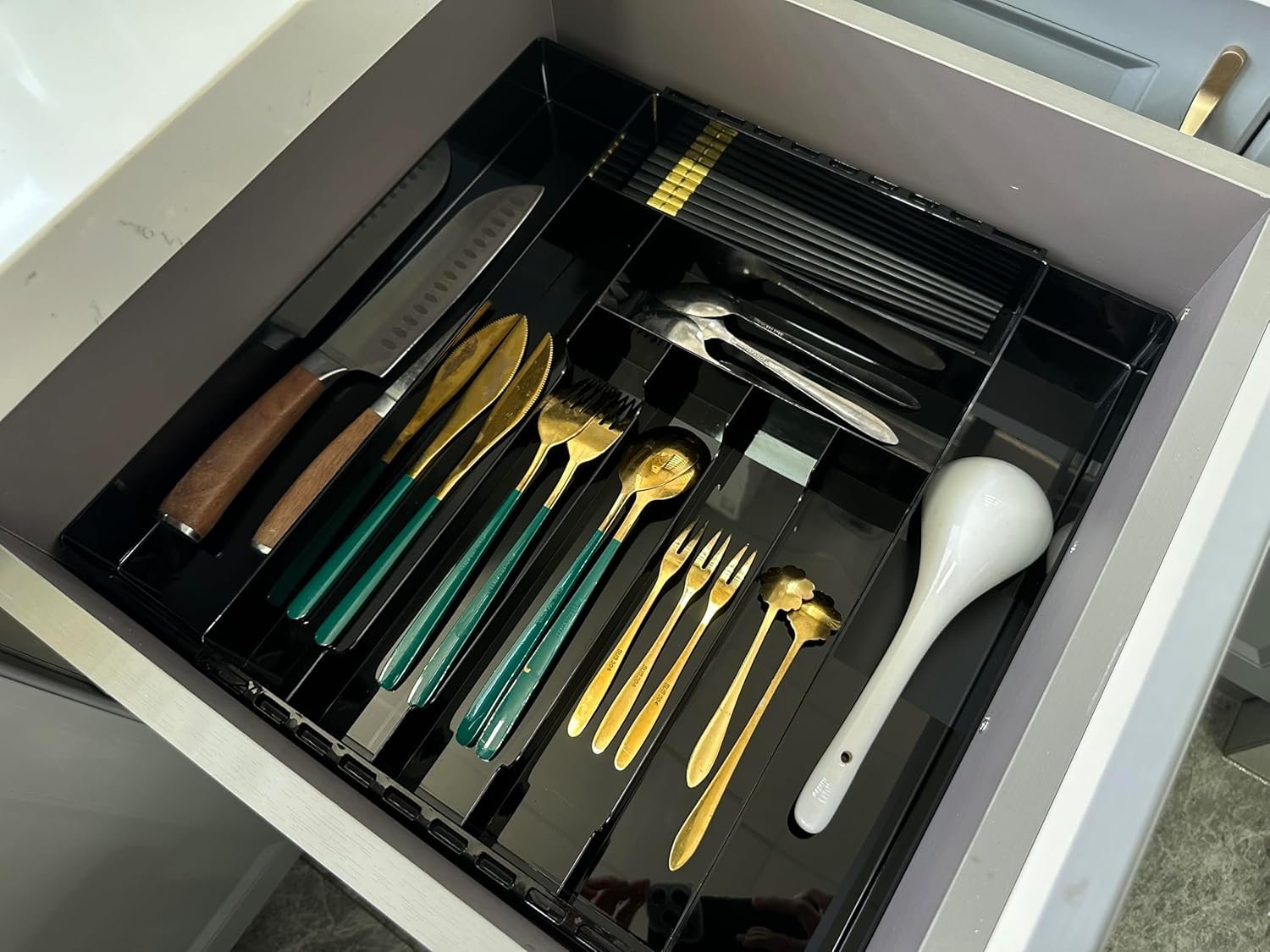 IEEK Kitchen Drawer Organizer for Cutlery and Utensils,Adjustable Silverware Drawer Organizer Tray,Kitchen Storage Divider for Spatula Tools,Gadgets,Forks,Knives,Spoons and Chopsticks,Black-L